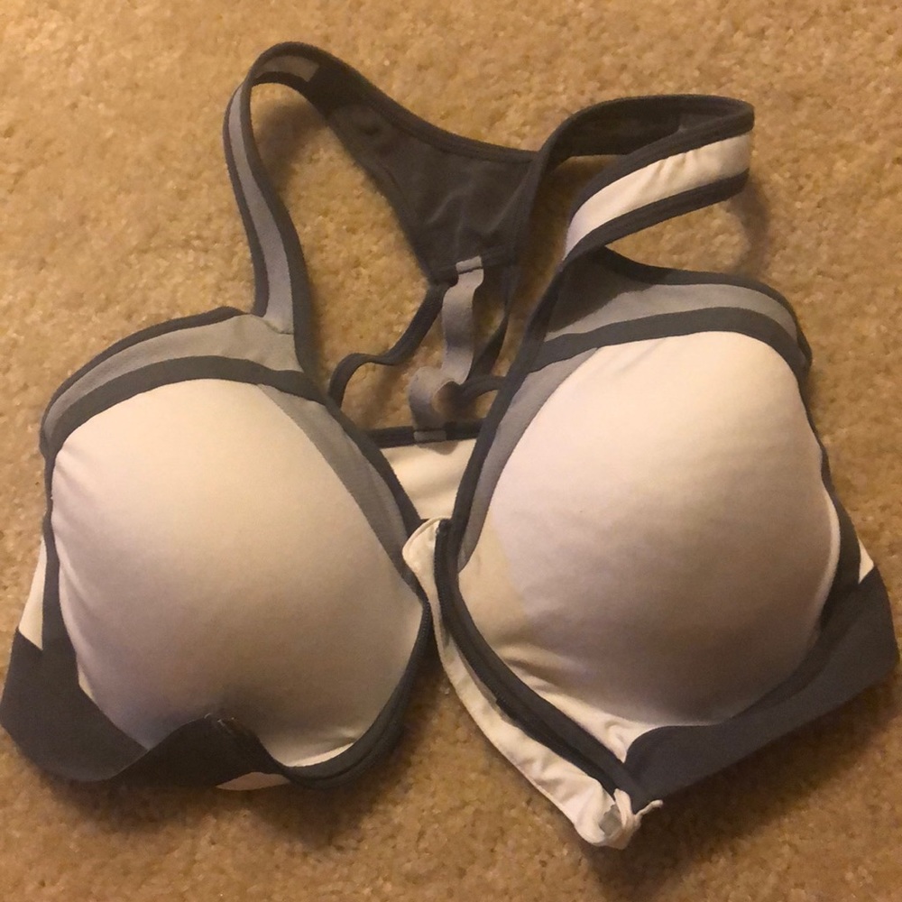 Like new padded sports bra
